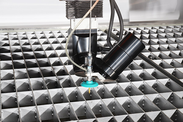 Применение водоструйной резки в стекольной промышленности